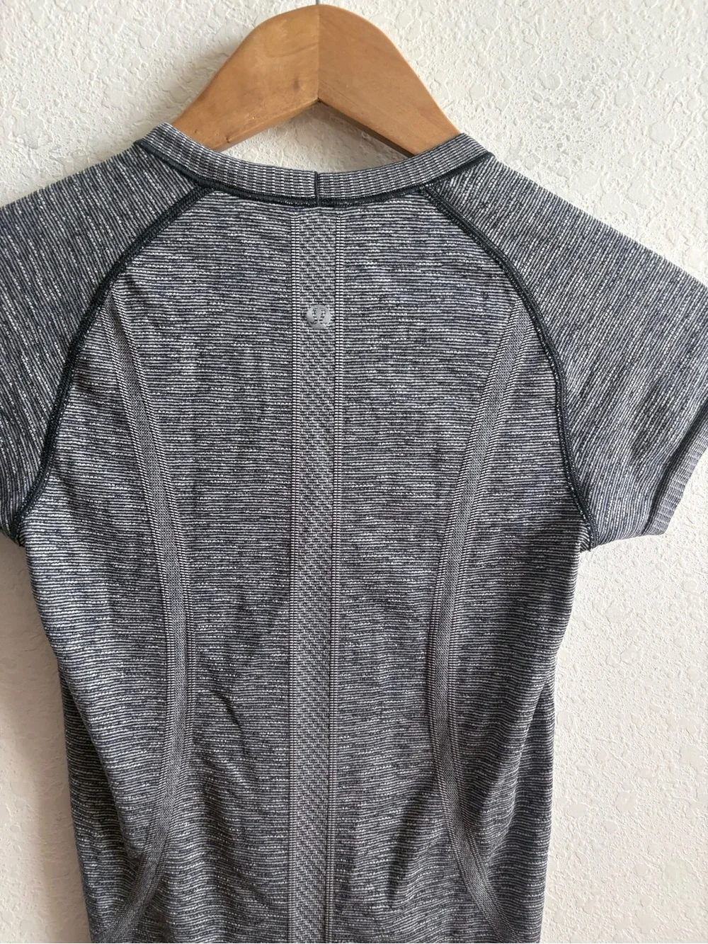 Lululemon Run: Swiftly Tech Short Sleeve Heathered Cadet Blue size 4